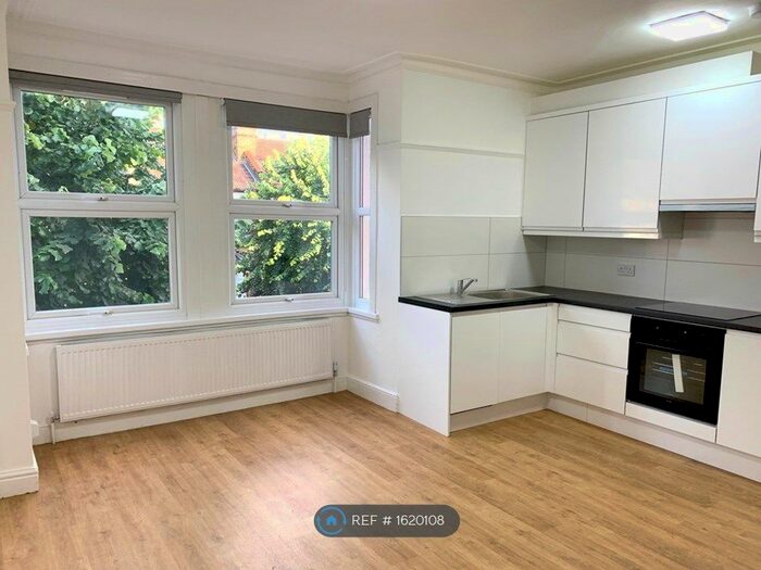 2 Bedroom Flat To Rent In Falmer Road, Enfield, EN1