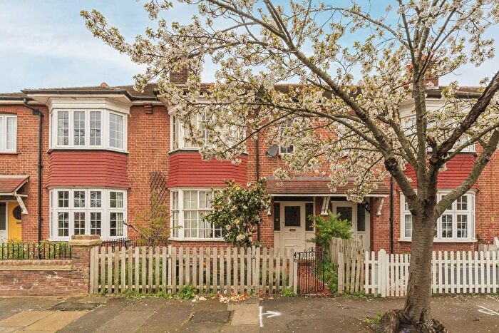 3 Bedroom Property For Sale In Church Gardens, Ealing, W5