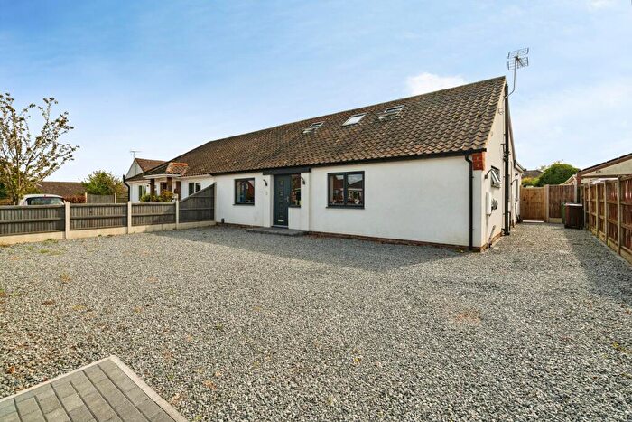 3 Bedroom Bungalow For Sale In Grove Avenue, Norwich, NR5