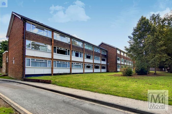 2 Bedroom Maisonette To Rent In Albion Road, Sutton SM2