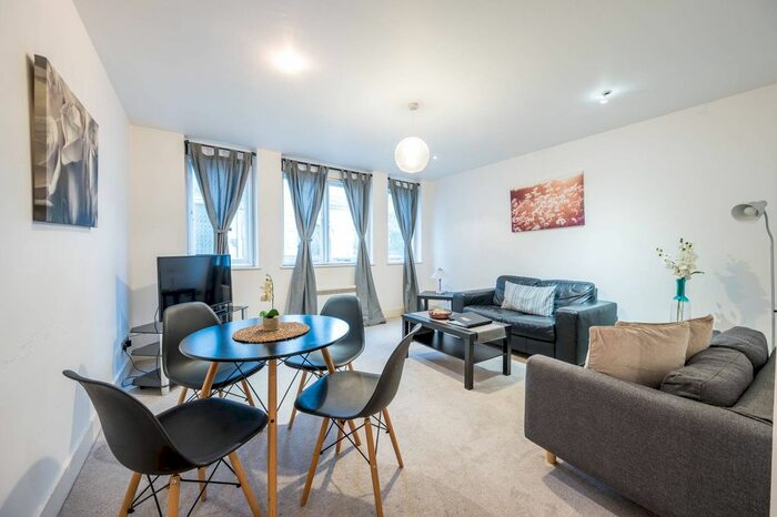 2 Bedroom Flat To Rent In Bride Court, City, London, EC4Y