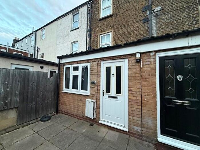 1 Bedroom Flat To Rent In Victoria Street, Gillingham., ME7