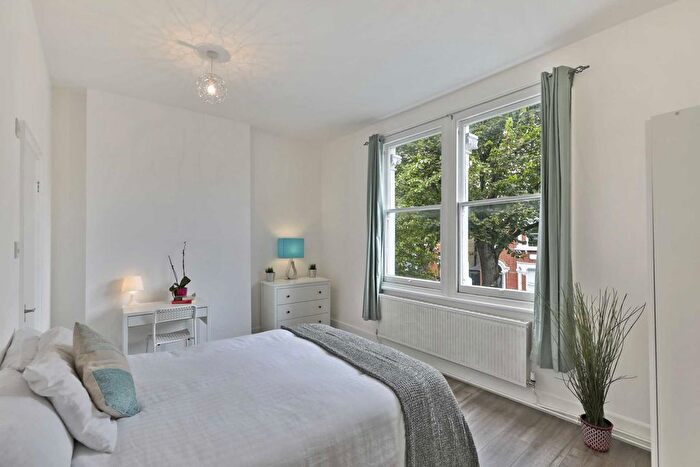 3 Bedroom Flat To Rent In Three Bedroom Garden Flat, Granard Road, SW12