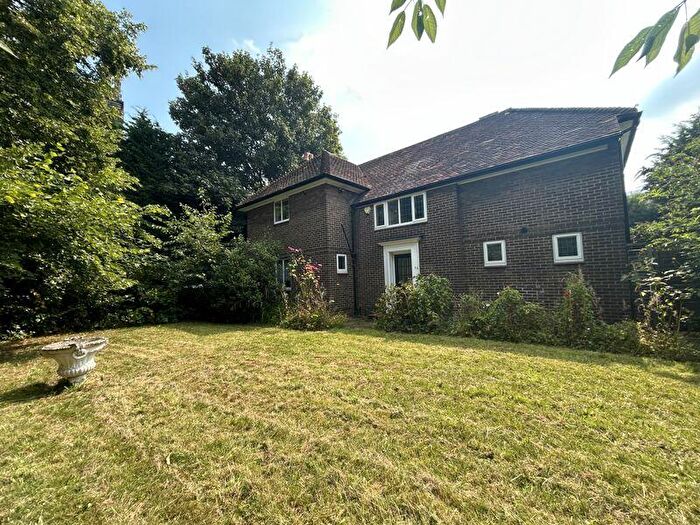 4 Bedroom Detached House To Rent In Moor Street, Burton-On-Trent, DE14