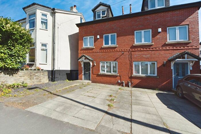 3 Bedroom Semi-Detached House For Sale In Folly Lane, Swinton, Manchester, Greater Manchester, M27