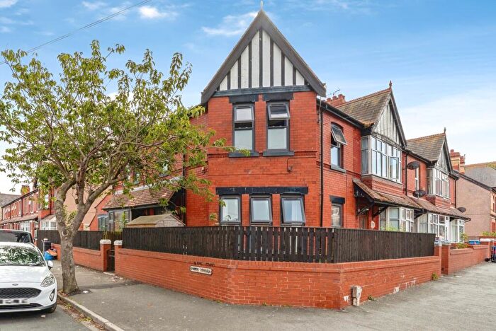 4 Bedroom End Of Terrace House For Sale In South Avenue, Rhyl, Denbighshire, LL18