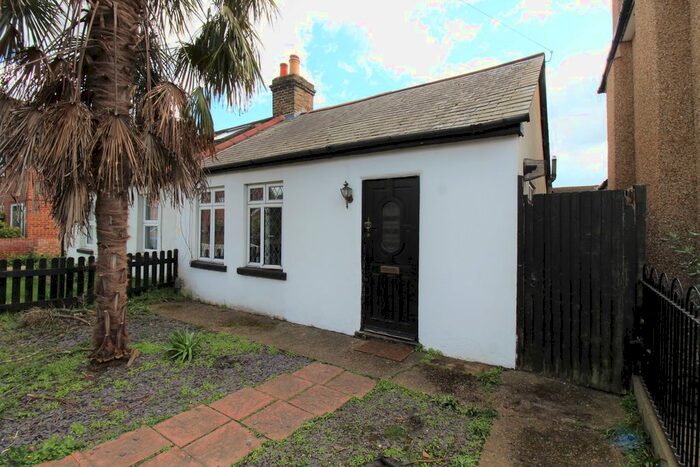 3 Bedroom Semi-Detached House To Rent In Bond Street, Englefield Green, Egham, TW20