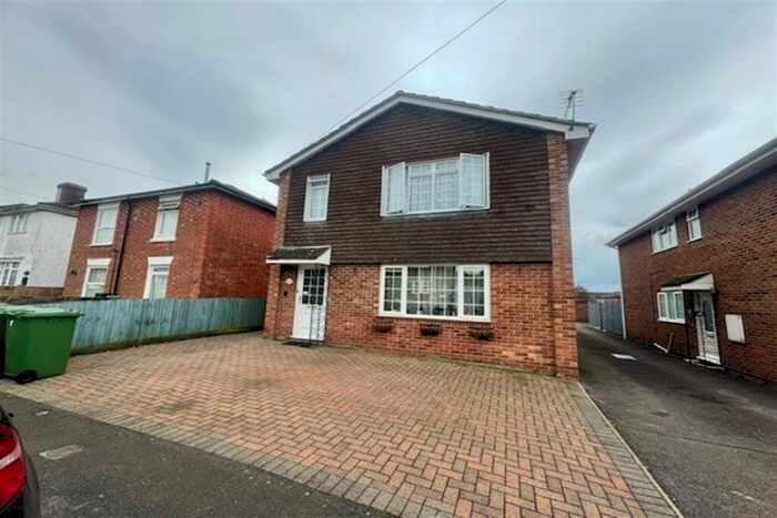 2 Bedroom Flat To Rent In Almatade Road, SO18