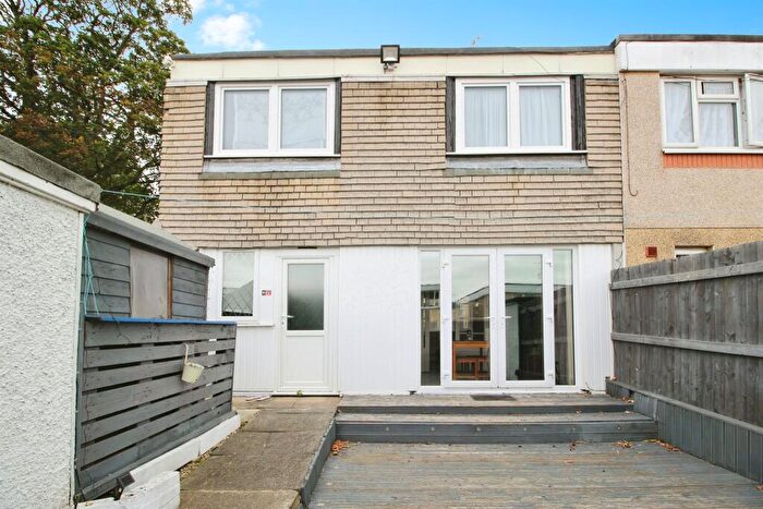 3 Bedroom End Of Terrace House For Sale In Woodbridge Lawn, Leeds, LS6