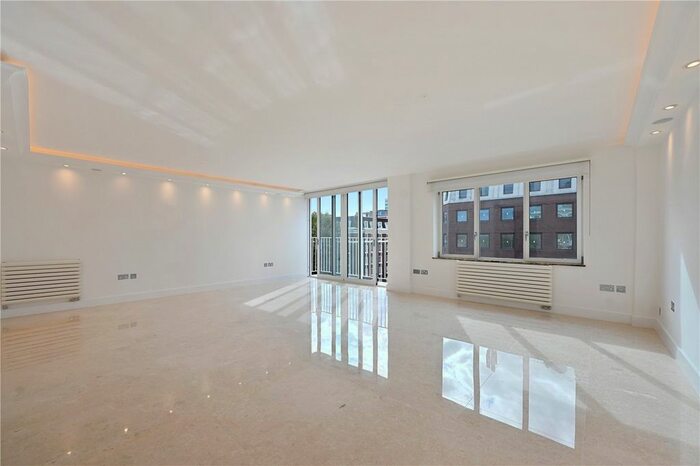 3 Bedroom Flat To Rent In St. Mary Abbots Terrace, Kensington, London, W14