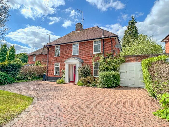 3 Bedroom Detached House To Rent In Valley Road, Welwyn Garden City, AL8