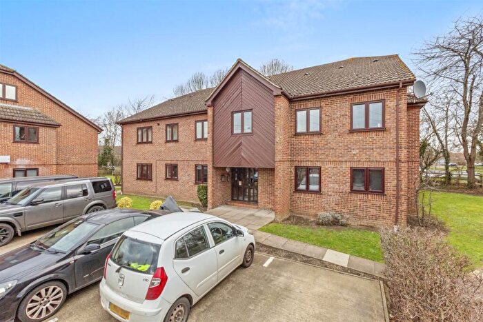 2 Bedroom Apartment For Sale In Dormer Close, Aylesbury (extended Lease), HP21