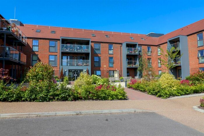 2 Bedroom Flat For Sale In The Dean, Alresford, SO24
