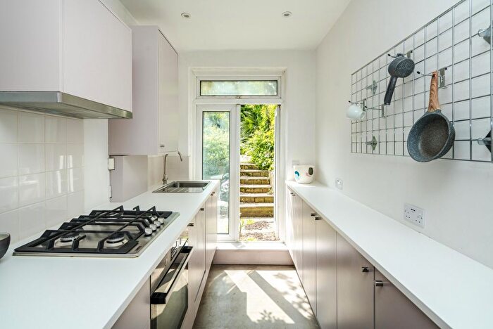 1 Bedroom Flat For Sale In New Cross Road, London, SE14