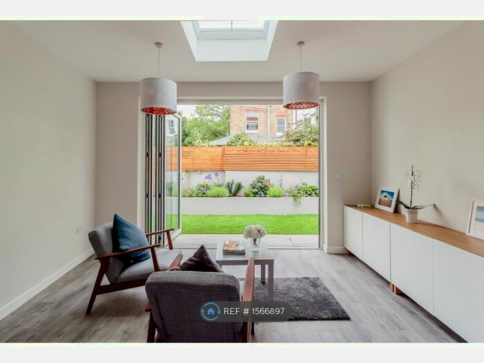 2 Bedroom Flat To Rent In Upham Park Road, London, W4