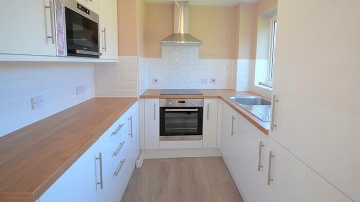 2 Bedroom Apartment To Rent In Lima Court, Reading, RG1