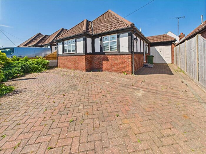 3 Bedroom Detached Bungalow For Sale In Bruce Grove, Wickford, SS11