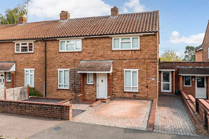 4 Bedroom Semi-detached House For Sale In Hawbush Rise, Welwyn, AL6