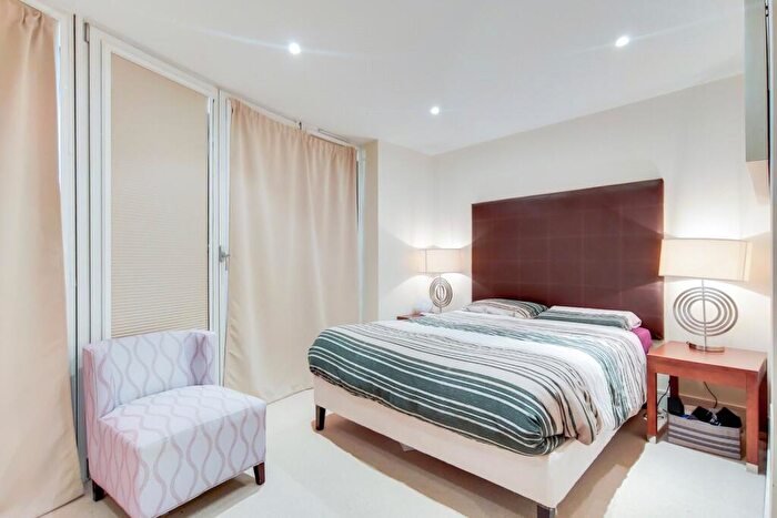1 Bedroom Apartment To Rent In Trinity Tower, Quadrant Walk, E14