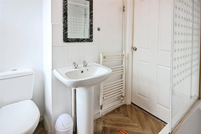 2 Bedroom Apartment To Rent In Caversham Road, Reading, Berkshire, RG1
