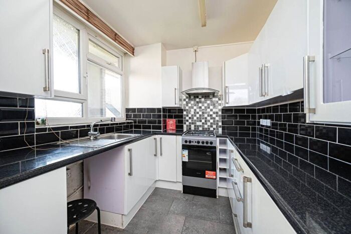 1 Bedroom Flat For Sale In James Hammett House, Ravenscroft Street, Bethnal Green, London, E2