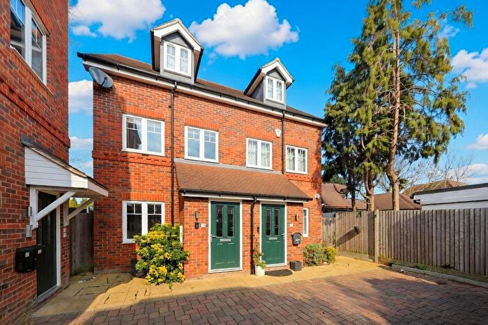 3 Bedroom Semi Detached House For Sale In Connaught Close, Hillingdon, UB8
