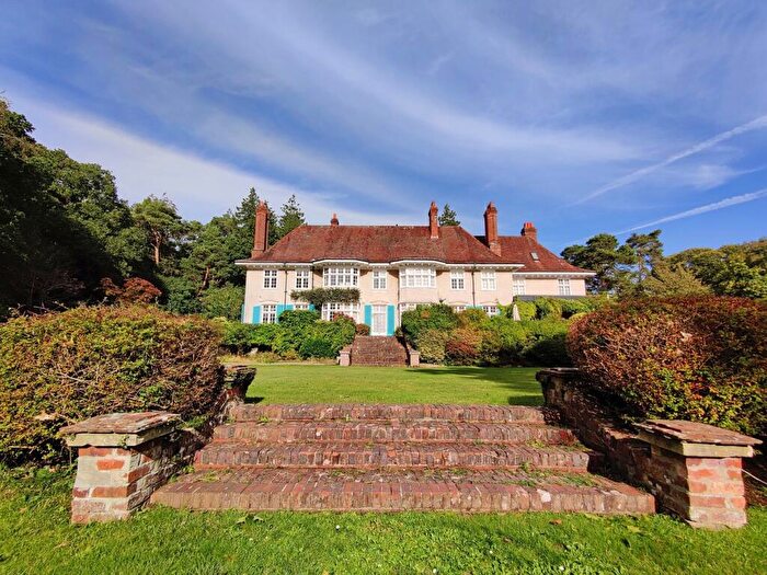 3 Bedroom Flat For Sale In Burley Road, Bransgore, Christchurch, BH23