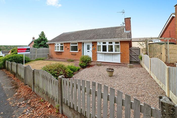 2 Bedroom Bungalow For Sale In Kingfield Close, Rainworth, Mansfield, Nottinghamshire, NG21