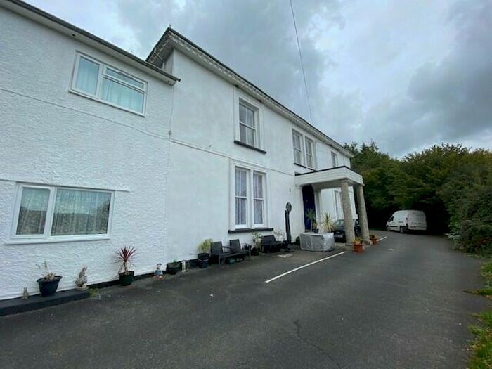 3 Bedroom Flat To Rent In Pentewan Valley, PL26