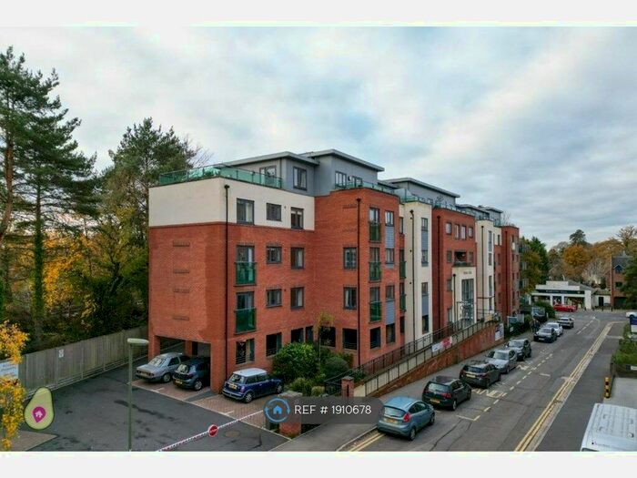 1 Bedroom Flat To Rent In Stokes Lodge, Camberley, GU15