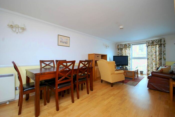 2 Bedroom Flat To Rent In Thistley Court, Deptford, London, SE8