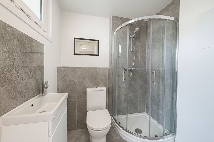 5 Bedroom Apartment To Rent In Battersea Bridge Road, London, SW11