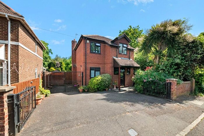 3 Bedroom Detached House For Sale In Minet Drive, Hayes, UB3