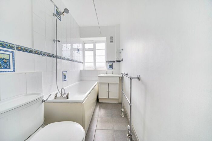 1 Bedroom Flat To Rent In Edith Villas, West Kensington, London, W14
