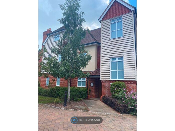 1 Bedroom Flat To Rent In Cleves House, Weybridge, KT13