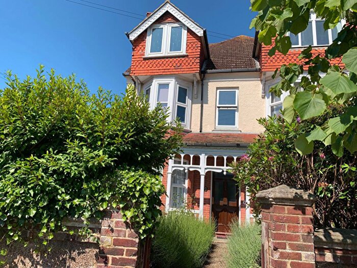 2 Bedroom Flat To Rent In Elmstead Road, Bexhill-On-Sea, TN40