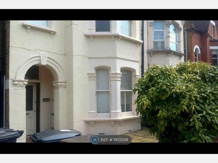 2 Bedroom Flat To Rent In Garden, London, SE24