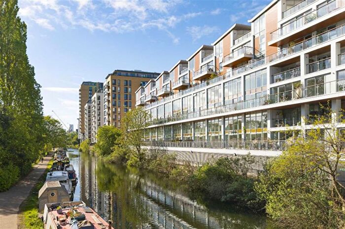 2 Bedroom Flat For Sale In Palmers Road, Bethnal Green, E2