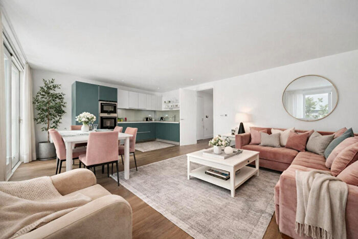 3 Bedroom Apartment To Rent In Wenlock Road, London, N1