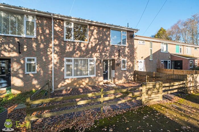 3 Bedroom Terraced House For Sale In Hinton Close, Tadley, Hampshire, RG26