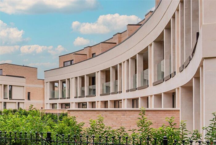 4 Bedroom House For Sale In The Crescent, Elms Road, Thame, Oxfordshire, OX9