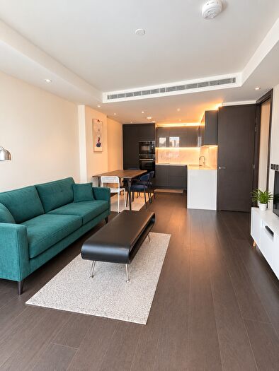 2 Bedroom Flat To Rent In Warwick Lane, London, W14
