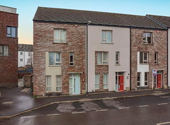 4 Bedroom Mid TownHouse For Sale In Sycamore Mews, Lisburn, BT28