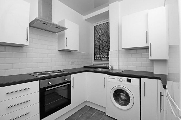 2 Bedroom Flat To Rent In Clepington Road, Dundee, DD3
