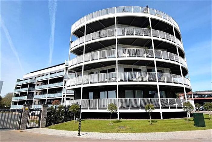 2 Bedroom Flat For Sale In Kensal Drive, Manchester, M20
