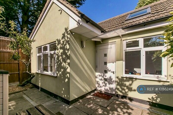 1 Bedroom Flat To Rent In The Vale, London, NW11