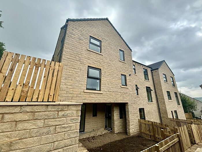 3 Bedroom Town House For Sale In B James Street, Thornton, Bradford, BD13