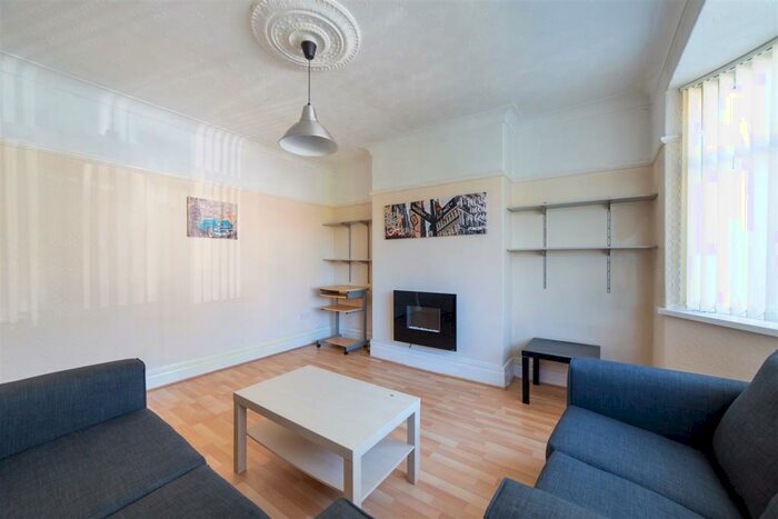 2 Bedroom Flat To Rent In Ferndene Grove, High Heaton, NE7