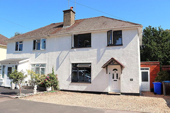 3 Bedroom Semi-Detached House For Sale In Birchett Road, Farnborough, GU14