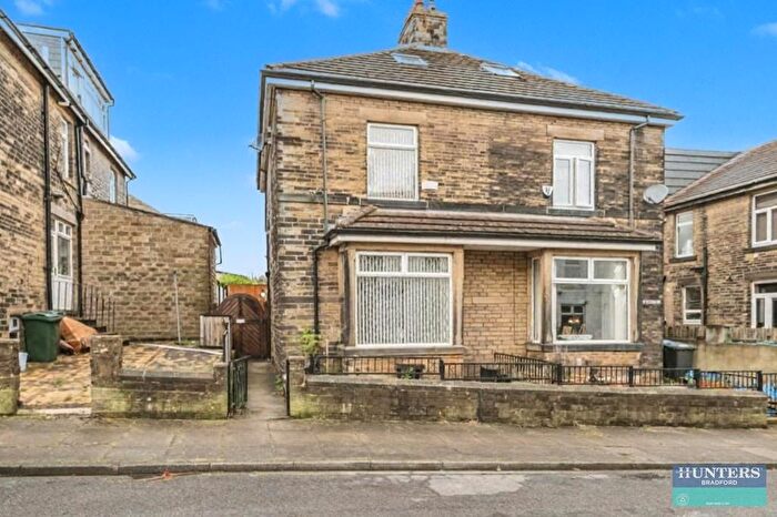 3 Bedroom Semi-Detached House For Sale In Sunny Bank Avenue Bradford, BD5